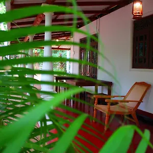lahiru-homestay.kandyhotelsnow.com/