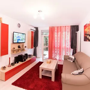 red-apartment.bucharesthotelsnow.com/